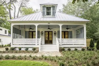 Image de The Perfect Game Home! Walk to Grove or Square! !