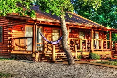 Image de Rustic Ozarks Crown Point Resort 1 Br Cabin, Sleeps 4, large lake, nature trails