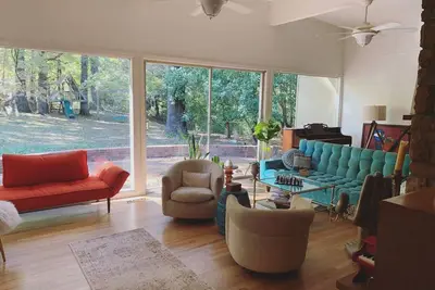 Image de Walk to Campus, Minutes to Square: Entire Home w Spacious Yard, Pet-Friendly!
