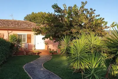 Image de Laughing villa with large garden, pool and parking space