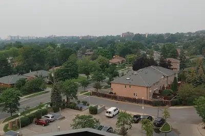 Image de 1000 Sq/Ft Eglinton Ave E Condo Next to the 404 and 401 - 7 minutes to Dt