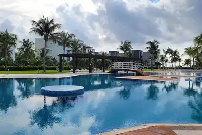 Image de New Listing! Beautiful Condo with accesss to private beach