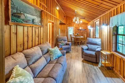 Image de Rustic & wooded wonder w/ hot tub, wraparound deck, firepit, & fast WiFi