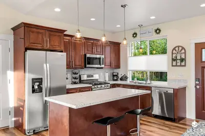 Image de Lake house with stunning sunsets!