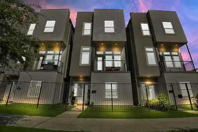 Image de 🌟Amazing Rooftop🌟Downtown Skyline Views🌃Sleeps 15🛏️