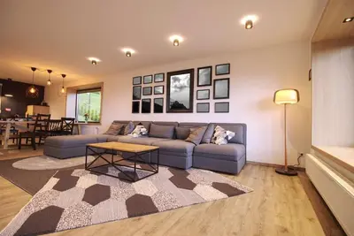 Image de Stylishly furnished vacation home with large terrace