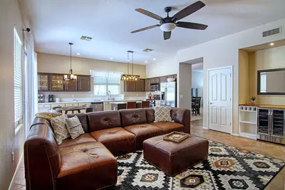 Image de Chandler Home, Putting Green, Heated Pool, Firepit