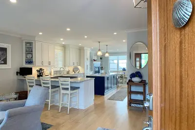 Image de Luxury Sea Lodge with Ocean Views - Walk to Easton's Beach