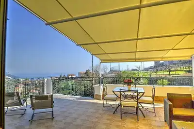 Image de Casa Otis: Is a welcoming apartment in a quiet position, located on a hillside above the sea.