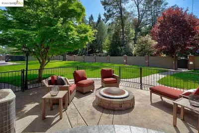 Image de Entire Guest Suite in Oakland hills Estate.