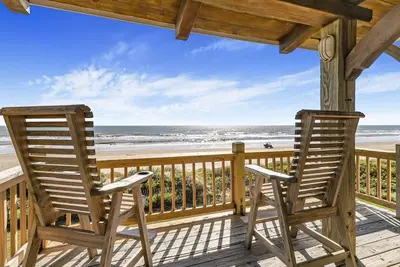 Cool Breeze - 2 Bedroom, 2 Bath, Sleeps 10 - Beach front!
