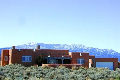 Image de Taos House - 360 degree mountain/town views - Patio - Hot Tub