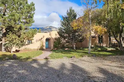 Image de Casa Bella Compound- private yard- stream gourmet kitchen high speed internet