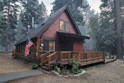 Image de Pine Lodge: 3  Br, 2  Ba Cabin / Bungalow in Tahoma, Sleeps 6
