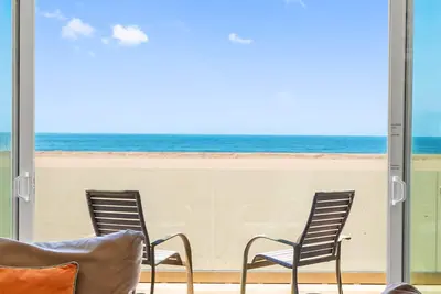 3525o - Big Blue Beauty: 3  Br, 5  Ba House in Oxnard, Sleeps 6