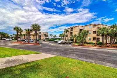 Image de Inlet Pointe 29 Walk to beach in 2 minutes. Enjoy the pool and floating dock.