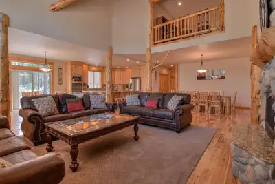 Image de 4 EnSuites, Spacious, Updated, A/C, Hot Tub, 12 Sharc