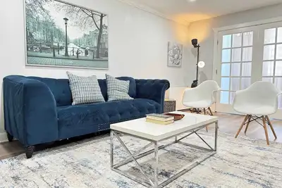 Image de Spacious 3br Condo with City Views