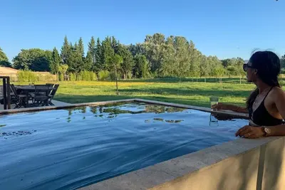 Image de Superbe maison dans le Luberon avec grand jardin et bassin