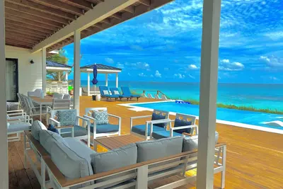 Image de BeauSoleil Beach House, Luxury Private Ocean Front with Infinity Pool/Hot Tub