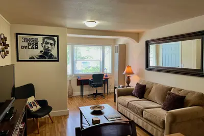 Image de Great downtown Sandpoint location!