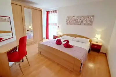 Image de Appartement de vacances avec deux balcons et climatisation