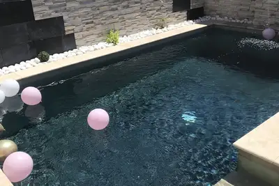 Image de House with swimming pool facing south close to all shops