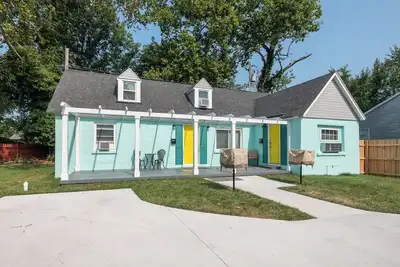 Children's Dream House! Walk to the Beach!