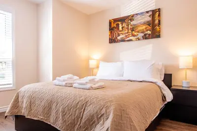 Image de Huge 7-Bdrm Duplex in the Heart of Kitchener