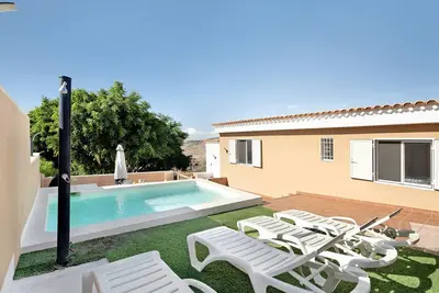 Image de Domaine rural Los Corcos avec piscine privée et barbecue