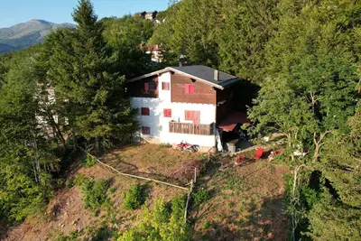 Image de Chalet con giardino, terrazza e vista panoramica