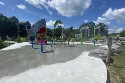 Image de Condo 2 chambres avec parc aquatique, spa et gym! Msa