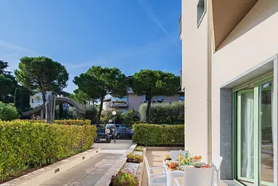 Image de Residenza Miralago with pool - One-bedroom Apartment with city view