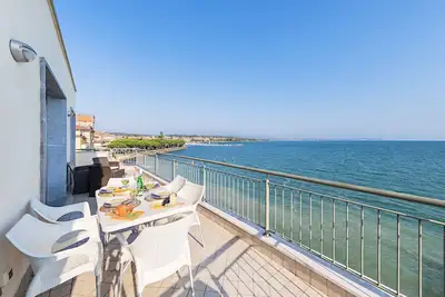 Image de Residenza Miralago with pool - Two-bedroom apartment with lake view