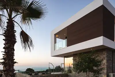 Impeccable design, total privacy & heated pool with sea views