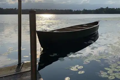 Image de Historic log Cabin Hideaway on a Quiet Clear Lake