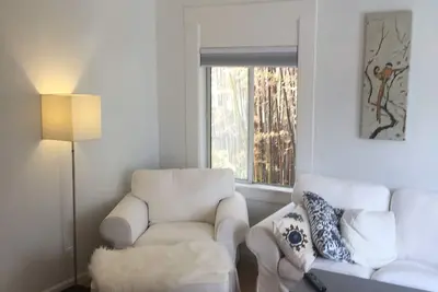 Image de Charming Mid-Century Bungalow in the Heart of Old Petaluma