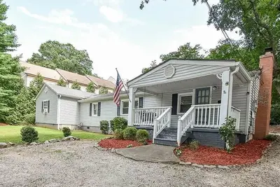 Image de The Dugout, Walk to All Uga Sports!