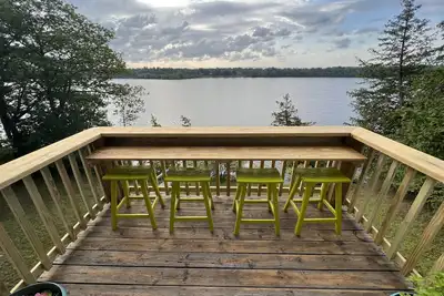 Image de Charming Lakefront Cottage with Bird's Eye Views