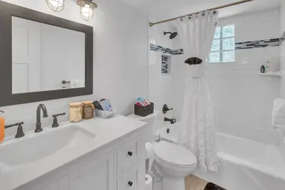 Image de Luxury 6br Home Near Uf & Downtown