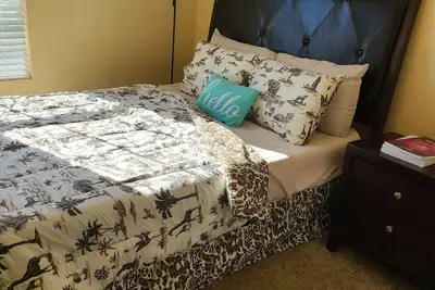 Image de Peaceful 1 bedroom with free parking - 5 min from downtown