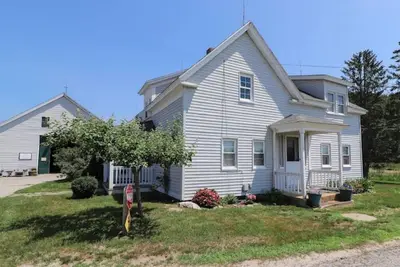 Image de Cozy Farmhouse on Southern Maine Horse Farm