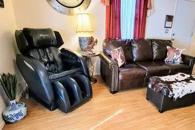 Image de Private fun rental Video Game, massage Chair, fenced-in yard