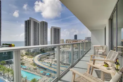 Image de Upscale Condo w/ Pool Access in Hyde Beach House!