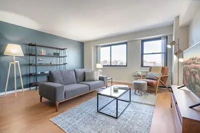 Image de Lovely Beacon Hill 2br w/Great Views, Gym + Doorman by Blueground