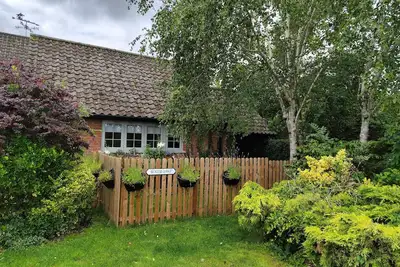 Hunters Lodge, pet friendly, with a garden in Long Stratton