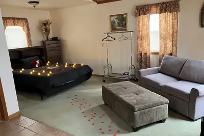 Image de Perfect couple's retreat or family getaway less than an hour from Lake Michigan!
