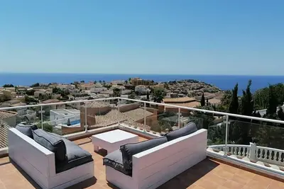 Image de Villa \"Casa La Perla\" avec vue sur la mer, piscine privée, balcon, climatisation et WiFi
