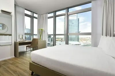 Image de Superior two-room apartment with city view - Torre Galfa Milan | A Experiences
