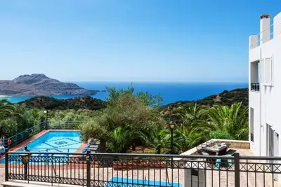 Image de A 5bedroom villa with pool & amazing seaview